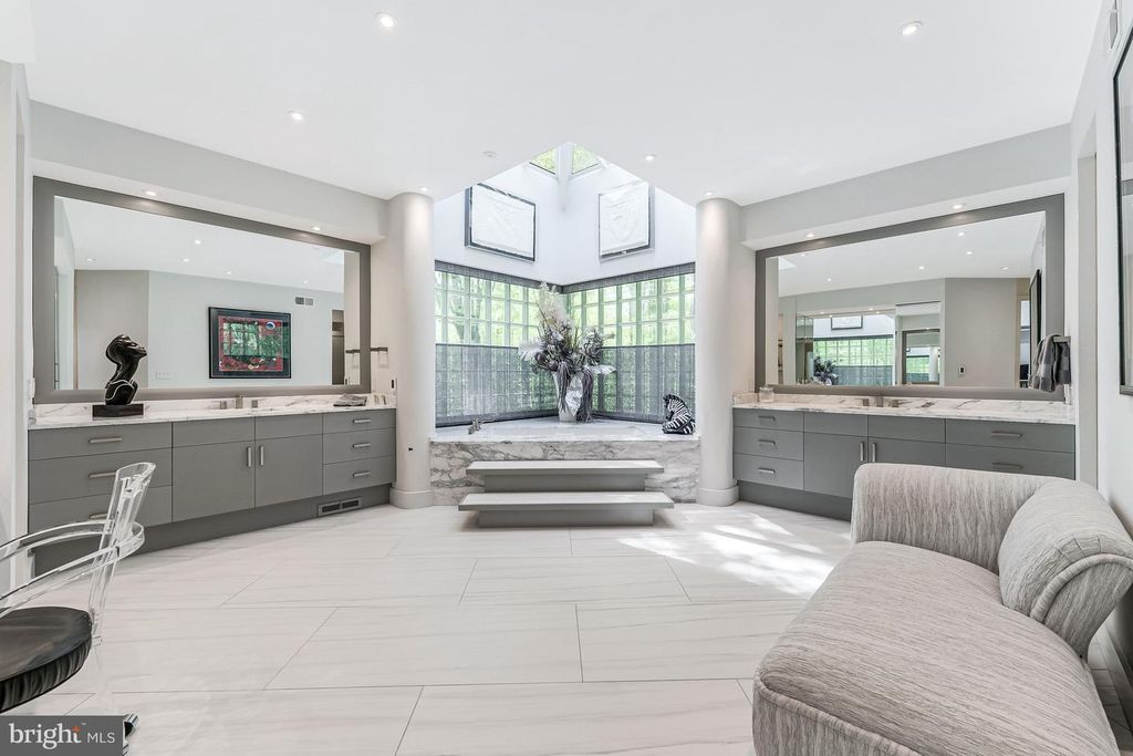 Image 26 of property listing at 9 OAKLYN CT, Potomac, MD 20854