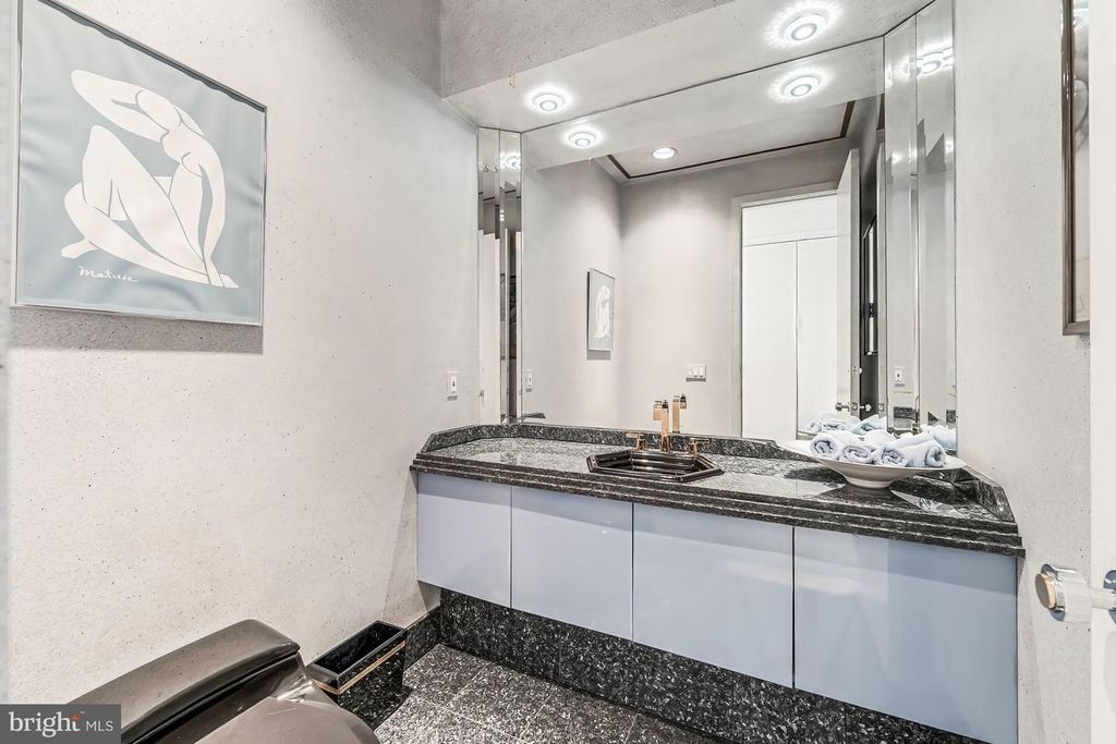 Image 28 of property listing at 9 OAKLYN CT, Potomac, MD 20854