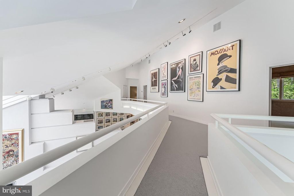 Image 29 of property listing at 9 OAKLYN CT, Potomac, MD 20854