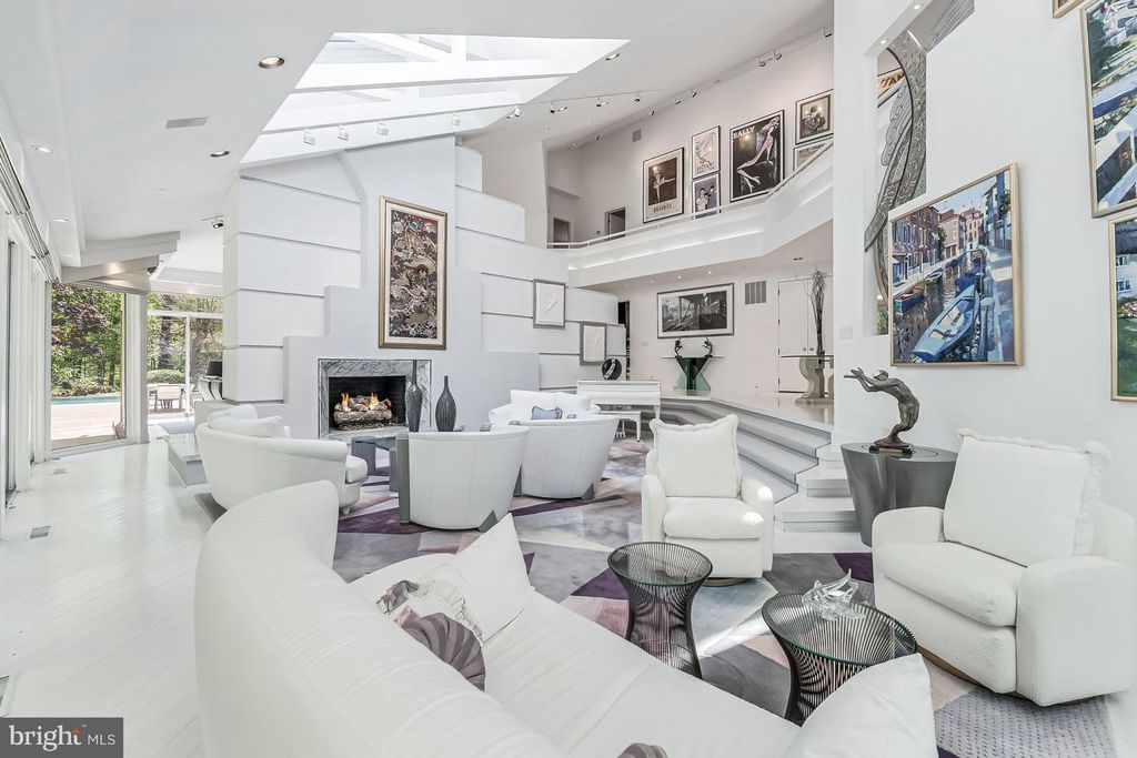 Image 3 of property listing at 9 OAKLYN CT, Potomac, MD 20854