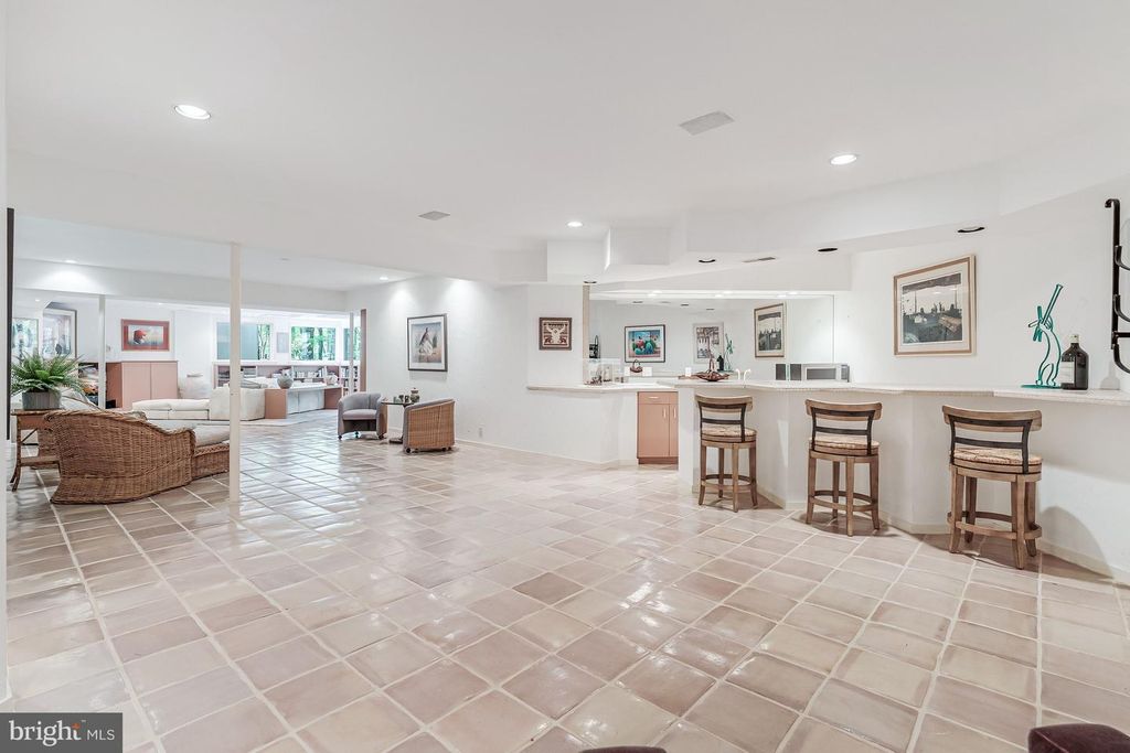 Image 41 of property listing at 9 OAKLYN CT, Potomac, MD 20854