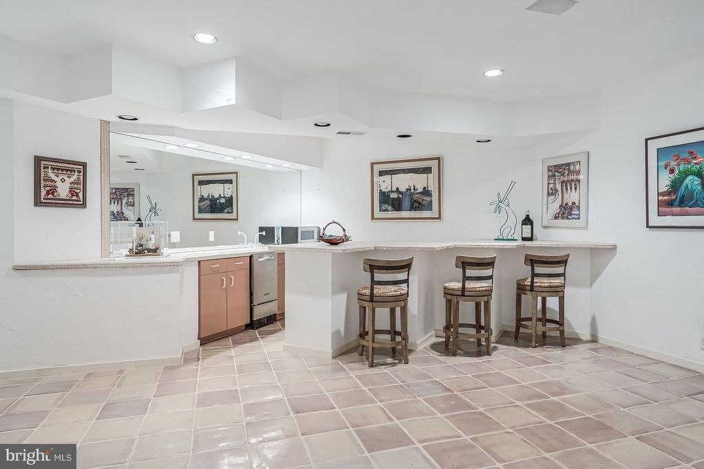 Image 42 of property listing at 9 OAKLYN CT, Potomac, MD 20854