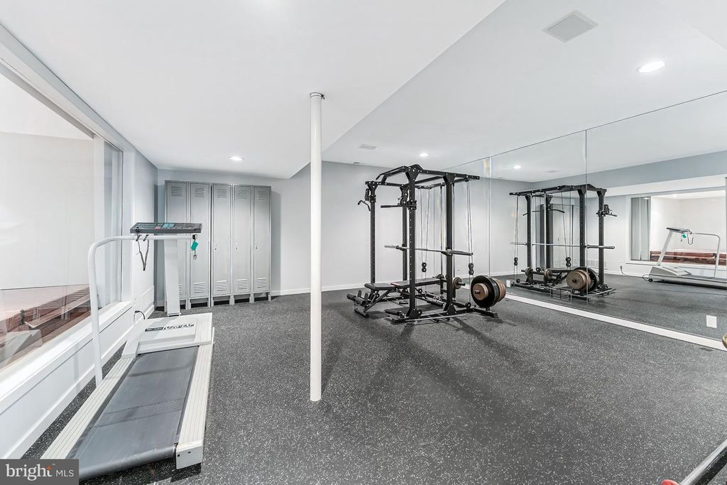 Image 45 of property listing at 9 OAKLYN CT, Potomac, MD 20854