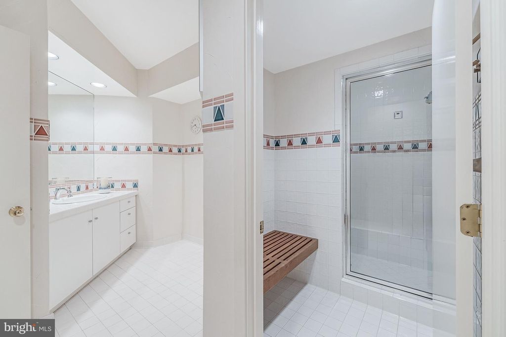 Image 47 of property listing at 9 OAKLYN CT, Potomac, MD 20854