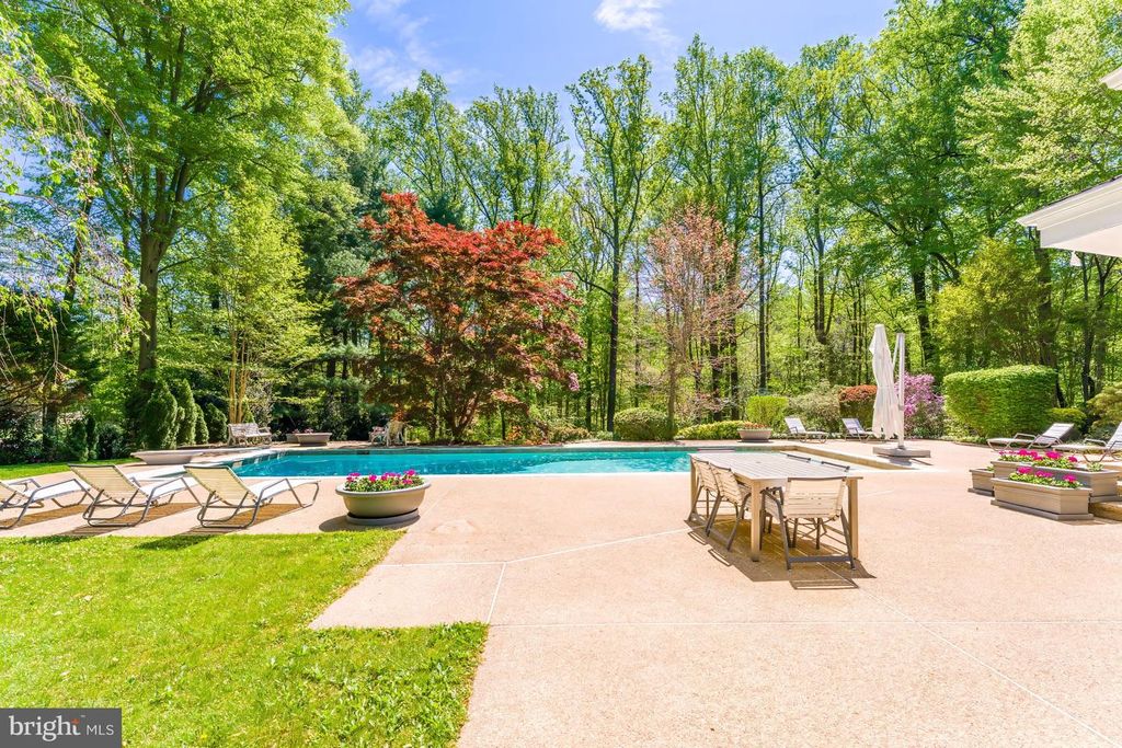 Image 49 of property listing at 9 OAKLYN CT, Potomac, MD 20854