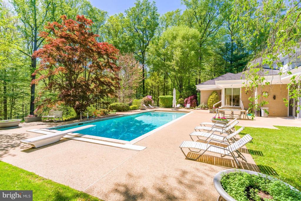 Image 50 of property listing at 9 OAKLYN CT, Potomac, MD 20854