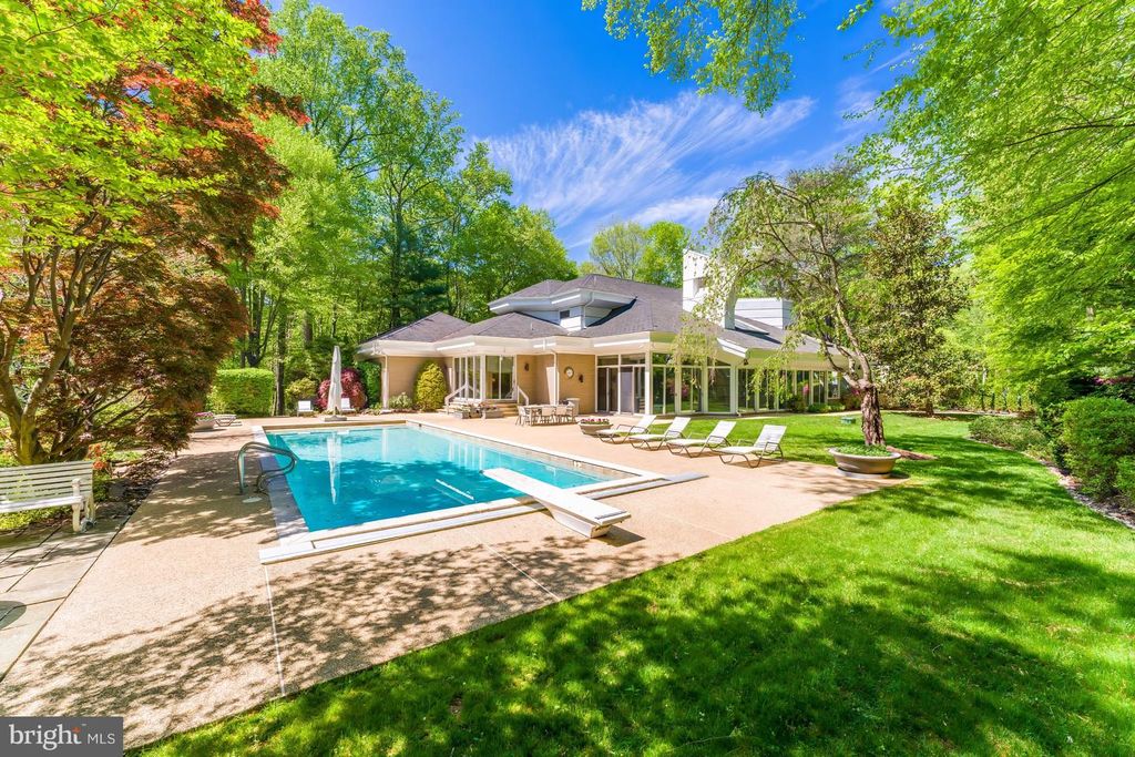 Image 51 of property listing at 9 OAKLYN CT, Potomac, MD 20854