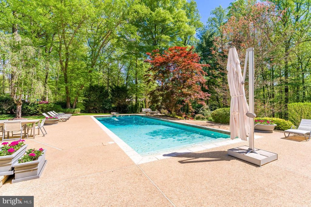 Image 52 of property listing at 9 OAKLYN CT, Potomac, MD 20854