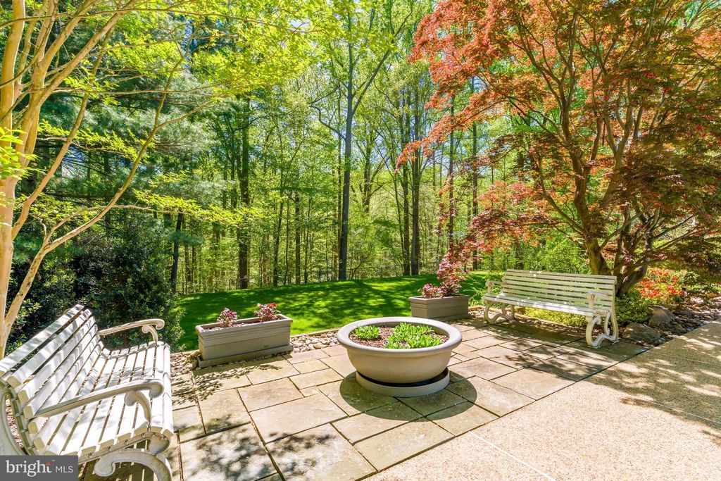 Image 53 of property listing at 9 OAKLYN CT, Potomac, MD 20854