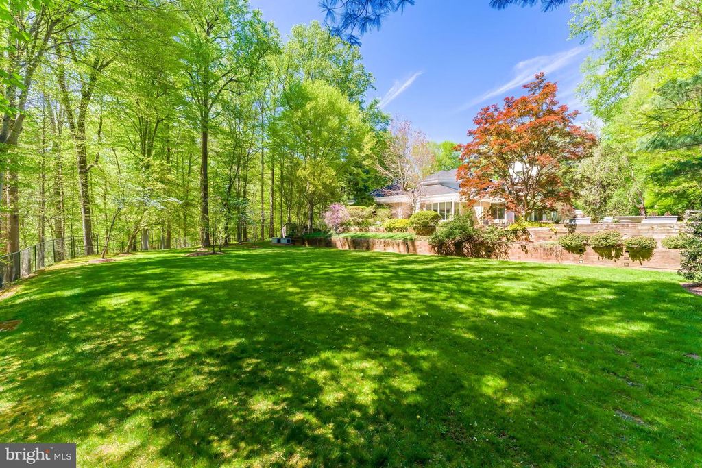 Image 55 of property listing at 9 OAKLYN CT, Potomac, MD 20854