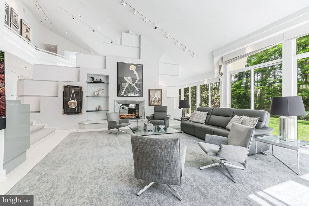 Image 6 of property listing at 9 OAKLYN CT, Potomac, MD 20854