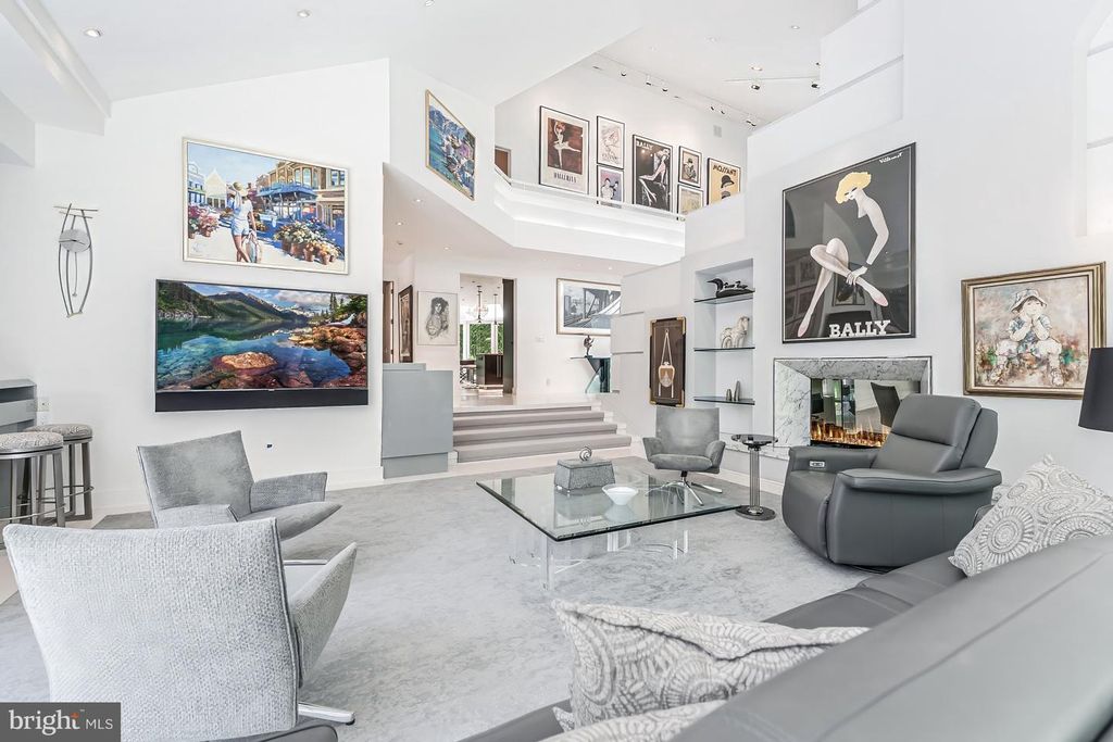 Image 7 of property listing at 9 OAKLYN CT, Potomac, MD 20854