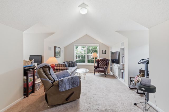 9767 Gable Drive, Eden Prairie, MN 55347