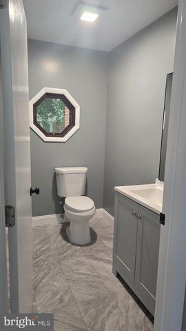 2336 THORNTON RD, Harrisburg, PA 17109
