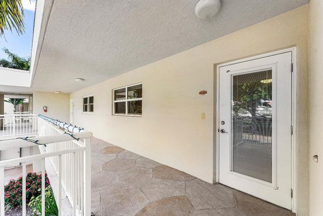 3125 NE 48th Court 220, Lighthouse Point, FL 33064