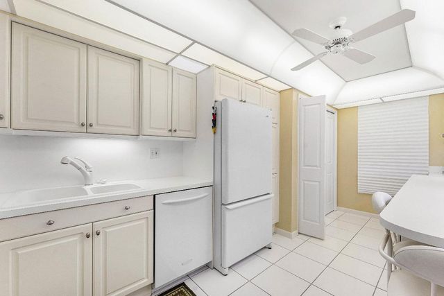 3125 NE 48th Court 220, Lighthouse Point, FL 33064