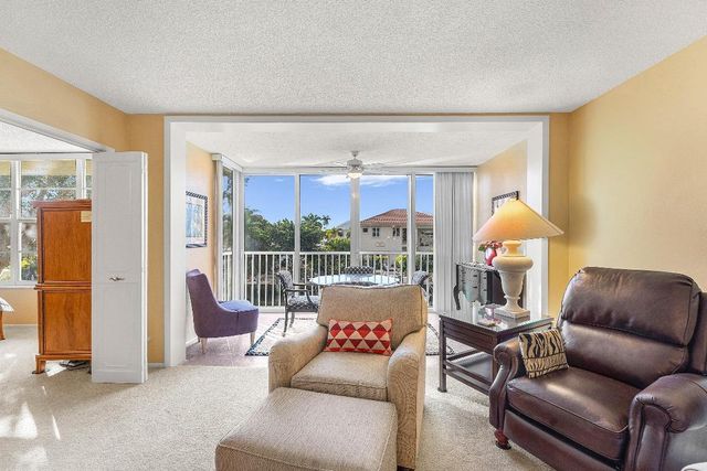 3125 NE 48th Court 220, Lighthouse Point, FL 33064