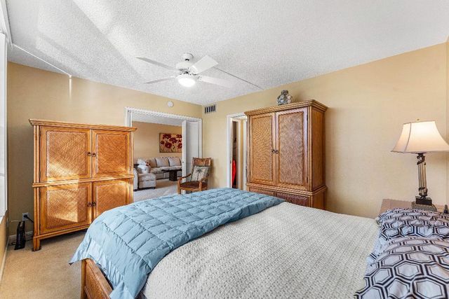 3125 NE 48th Court 220, Lighthouse Point, FL 33064