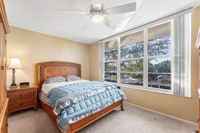 3125 NE 48th Court 220, Lighthouse Point, FL 33064