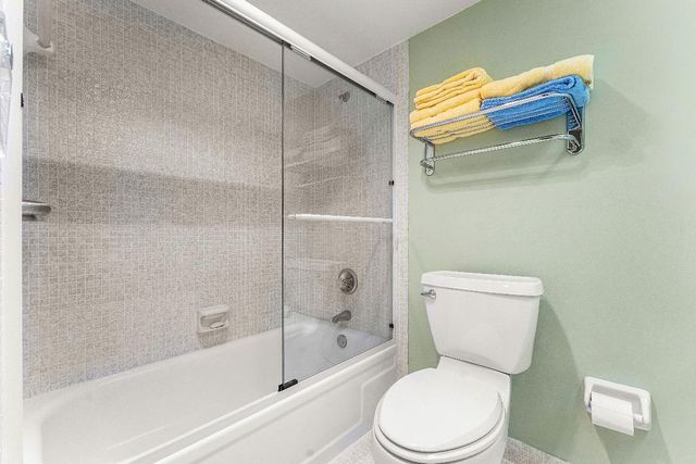 3125 NE 48th Court 220, Lighthouse Point, FL 33064