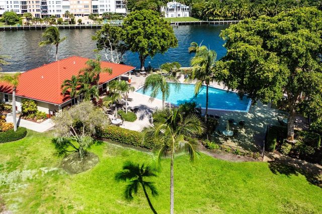 3125 NE 48th Court 220, Lighthouse Point, FL 33064