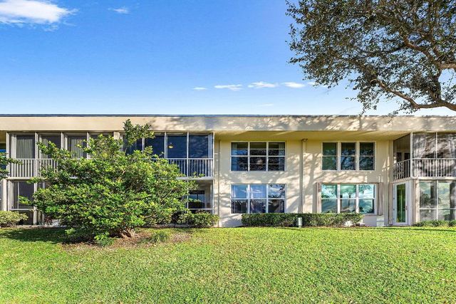 3125 NE 48th Court 220, Lighthouse Point, FL 33064