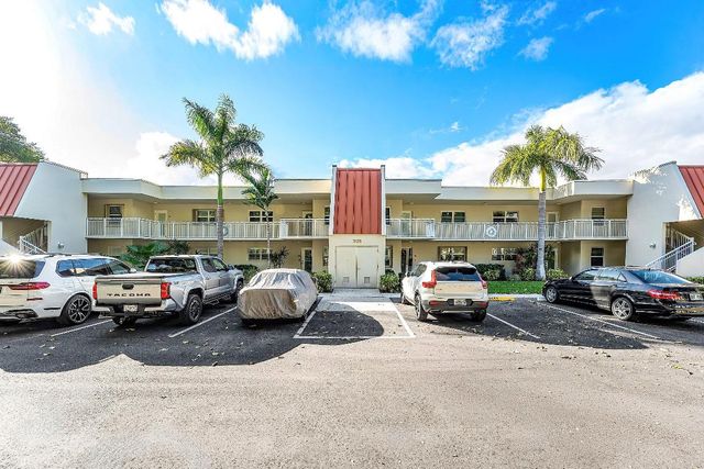 3125 NE 48th Court 220, Lighthouse Point, FL 33064