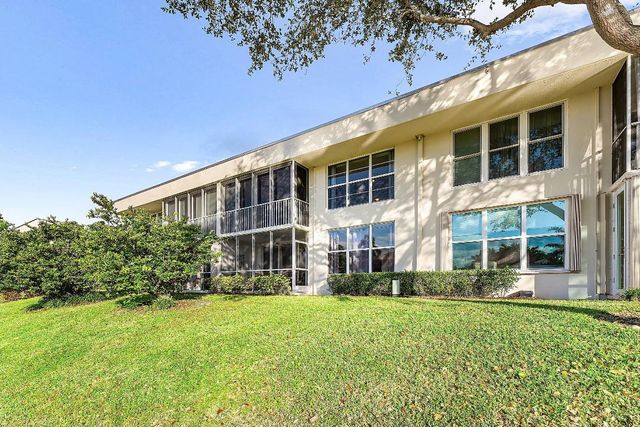 3125 NE 48th Court 220, Lighthouse Point, FL 33064