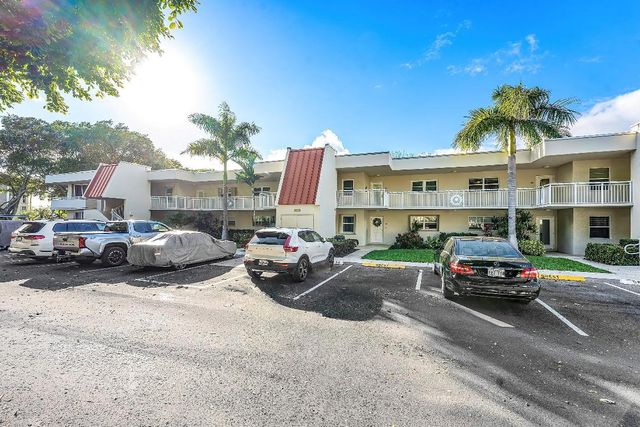 3125 NE 48th Court 220, Lighthouse Point, FL 33064