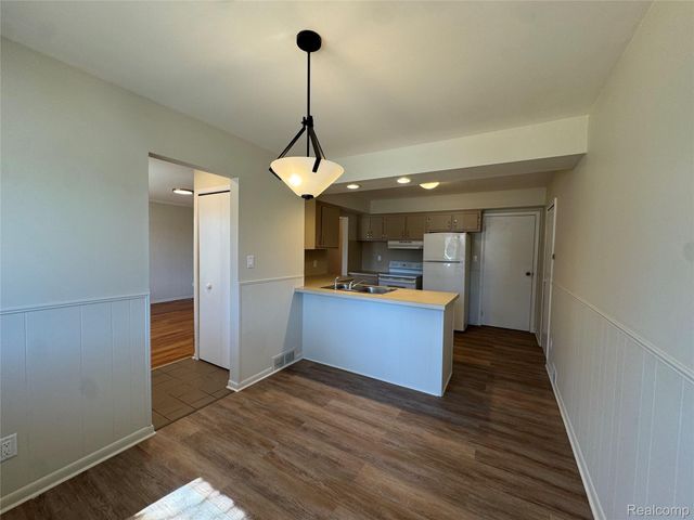 2235 Chesley Drive, Sterling Heights, MI 48310