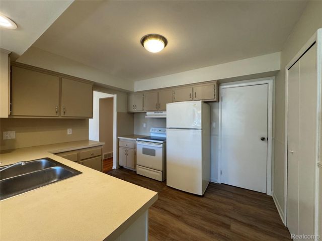 2235 Chesley Drive, Sterling Heights, MI 48310