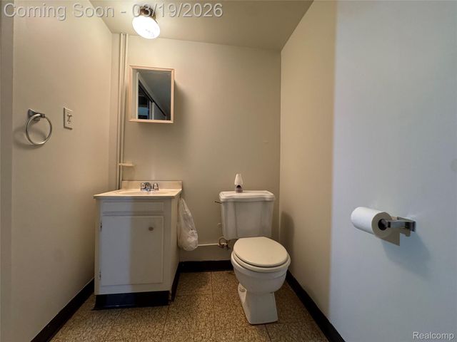 2235 Chesley Drive, Sterling Heights, MI 48310