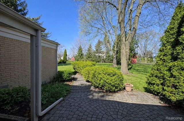 2235 Chesley Drive, Sterling Heights, MI 48310