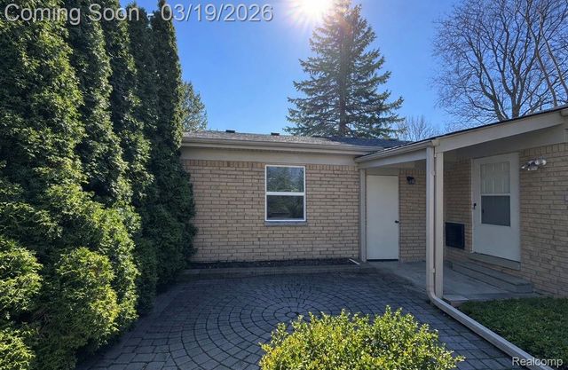 2235 Chesley Drive, Sterling Heights, MI 48310