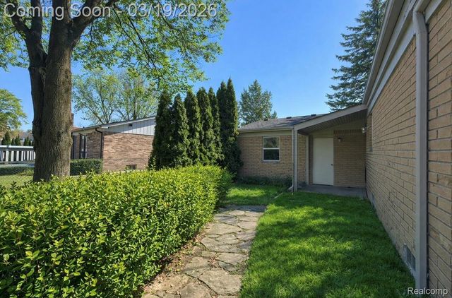 2235 Chesley Drive, Sterling Heights, MI 48310