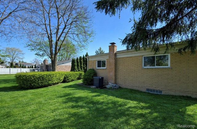 2235 Chesley Drive, Sterling Heights, MI 48310