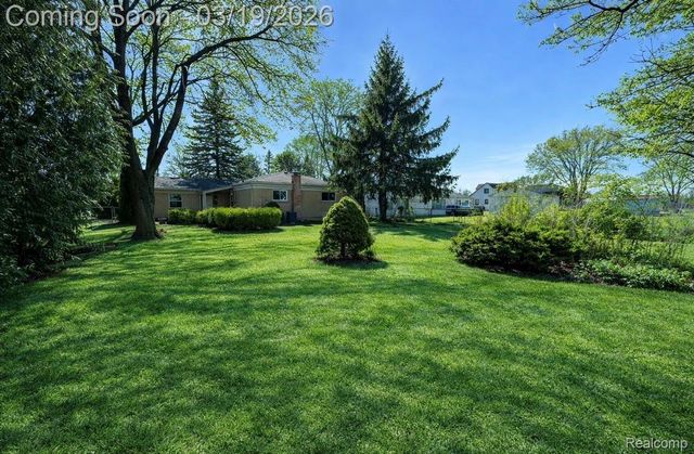 2235 Chesley Drive, Sterling Heights, MI 48310