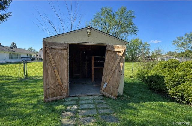 2235 Chesley Drive, Sterling Heights, MI 48310