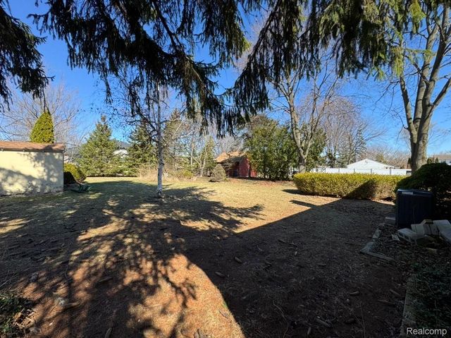 2235 Chesley Drive, Sterling Heights, MI 48310