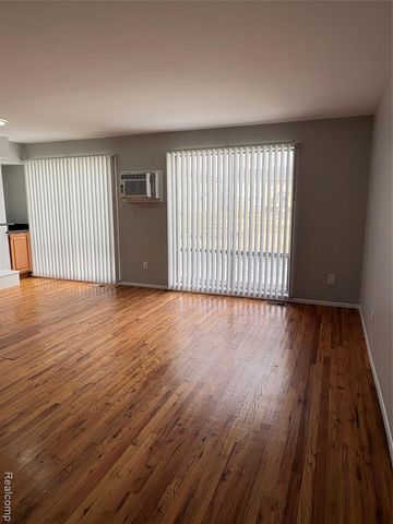 22108 Dante Street, Oak Park, MI 48237