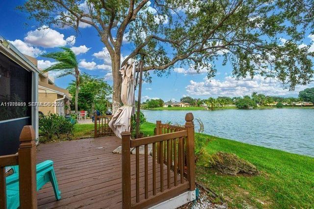 796 Banks Rd, Coconut Creek, FL 33063