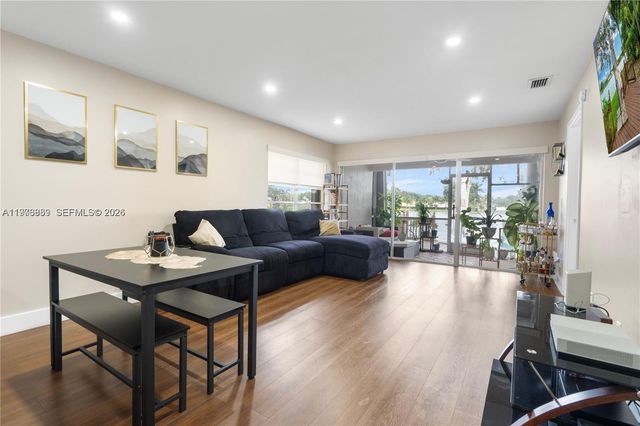 796 Banks Rd, Coconut Creek, FL 33063