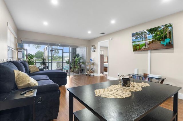 796 Banks Rd, Coconut Creek, FL 33063