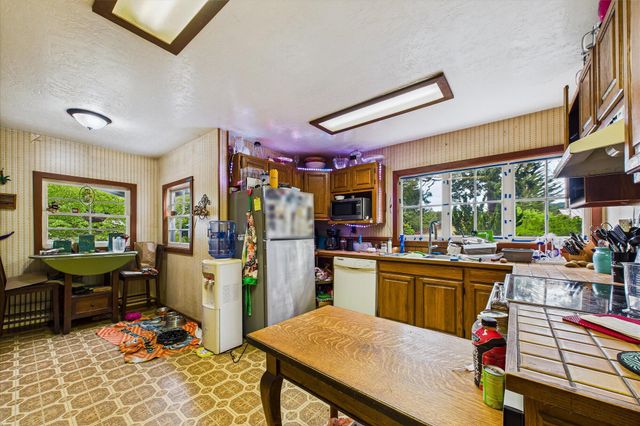 90 Oak Street, Miranda, CA 95553