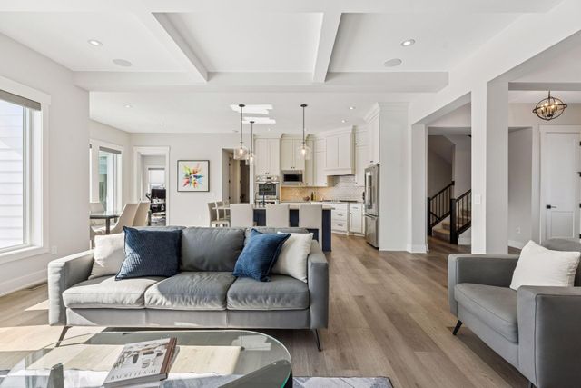 16865 46th Avenue N, Plymouth, MN 55446