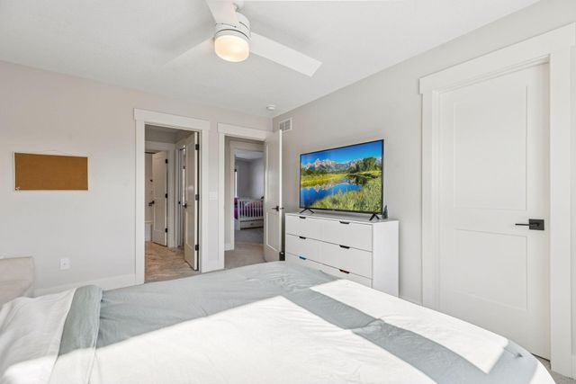 16865 46th Avenue N, Plymouth, MN 55446