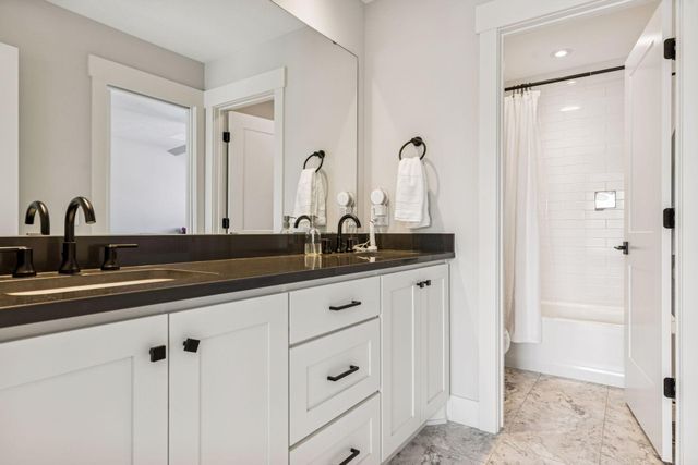 16865 46th Avenue N, Plymouth, MN 55446