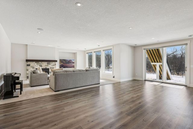 16865 46th Avenue N, Plymouth, MN 55446