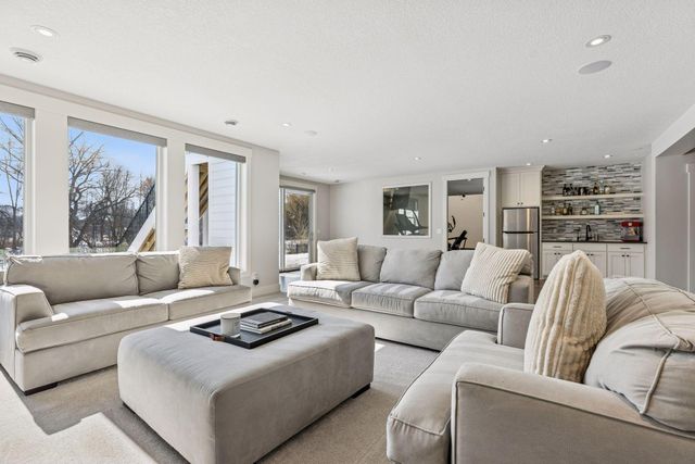 16865 46th Avenue N, Plymouth, MN 55446