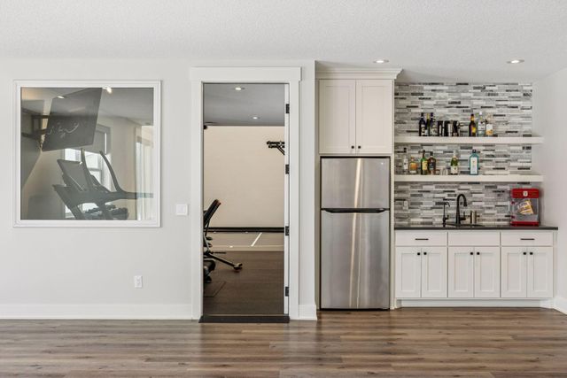 16865 46th Avenue N, Plymouth, MN 55446